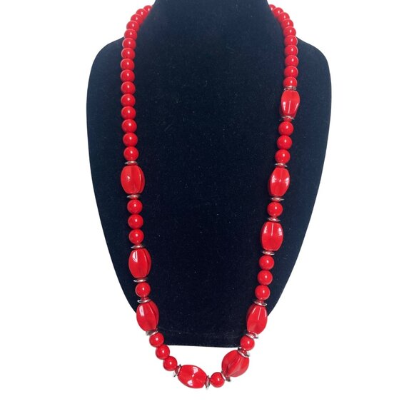 Vintage 80s Cherry Red Lucite Beaded Necklace Long 34" Silver Tone Discs Mod NWT - Picture 2 of 8